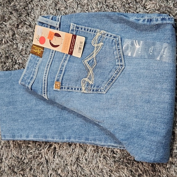 Aura capri - Picture 1 of 2